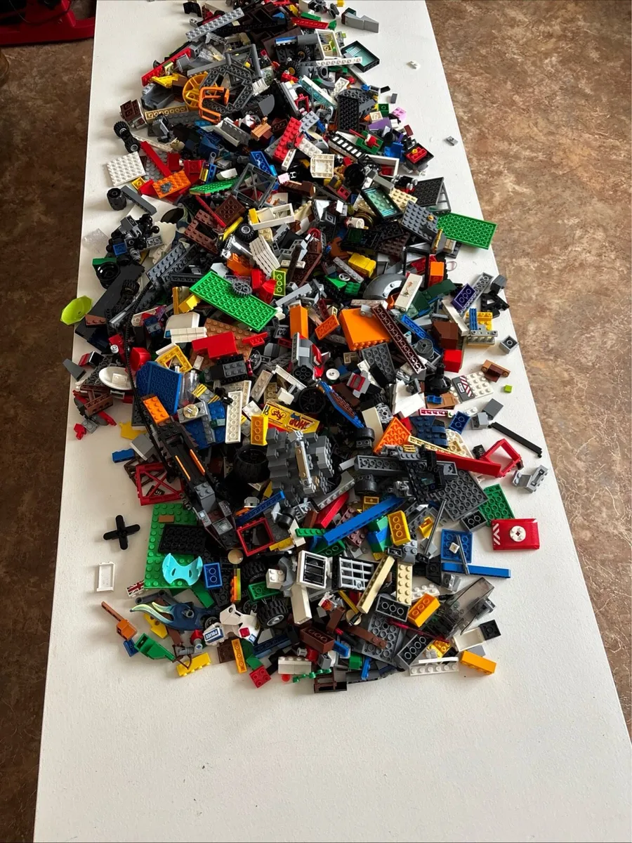 Box of Lego bricks - Image 3