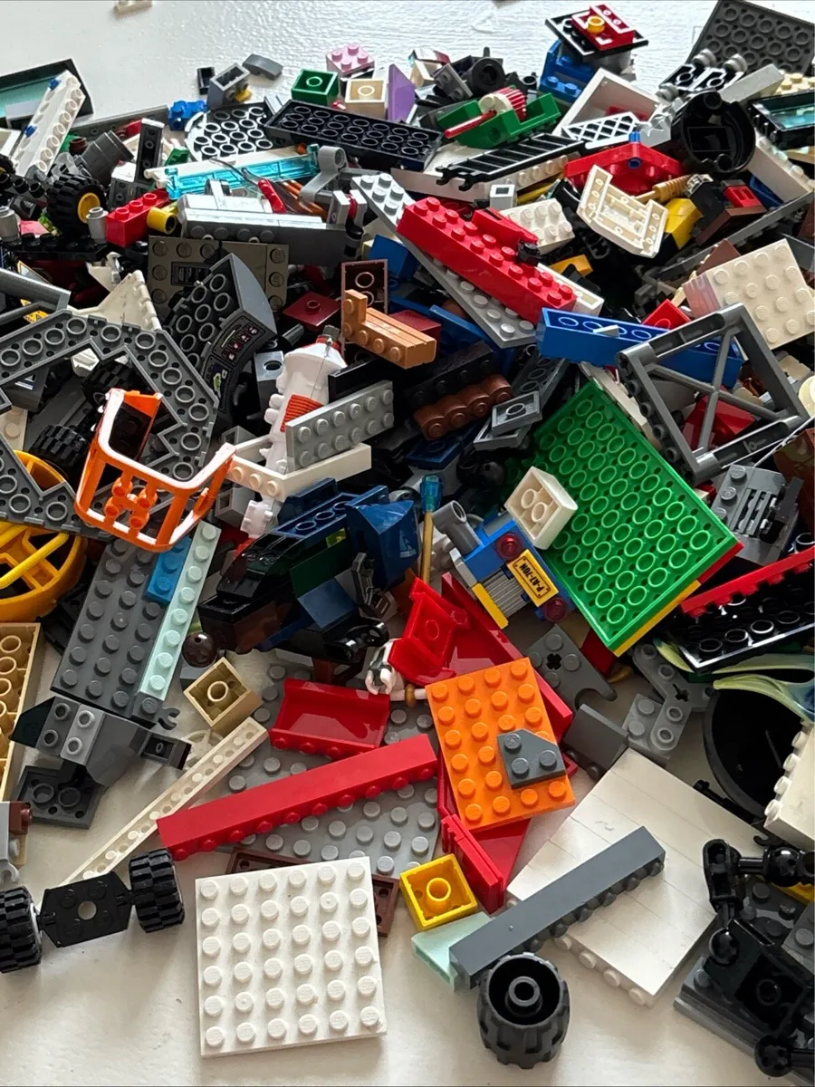 Box of Lego bricks - Image 4