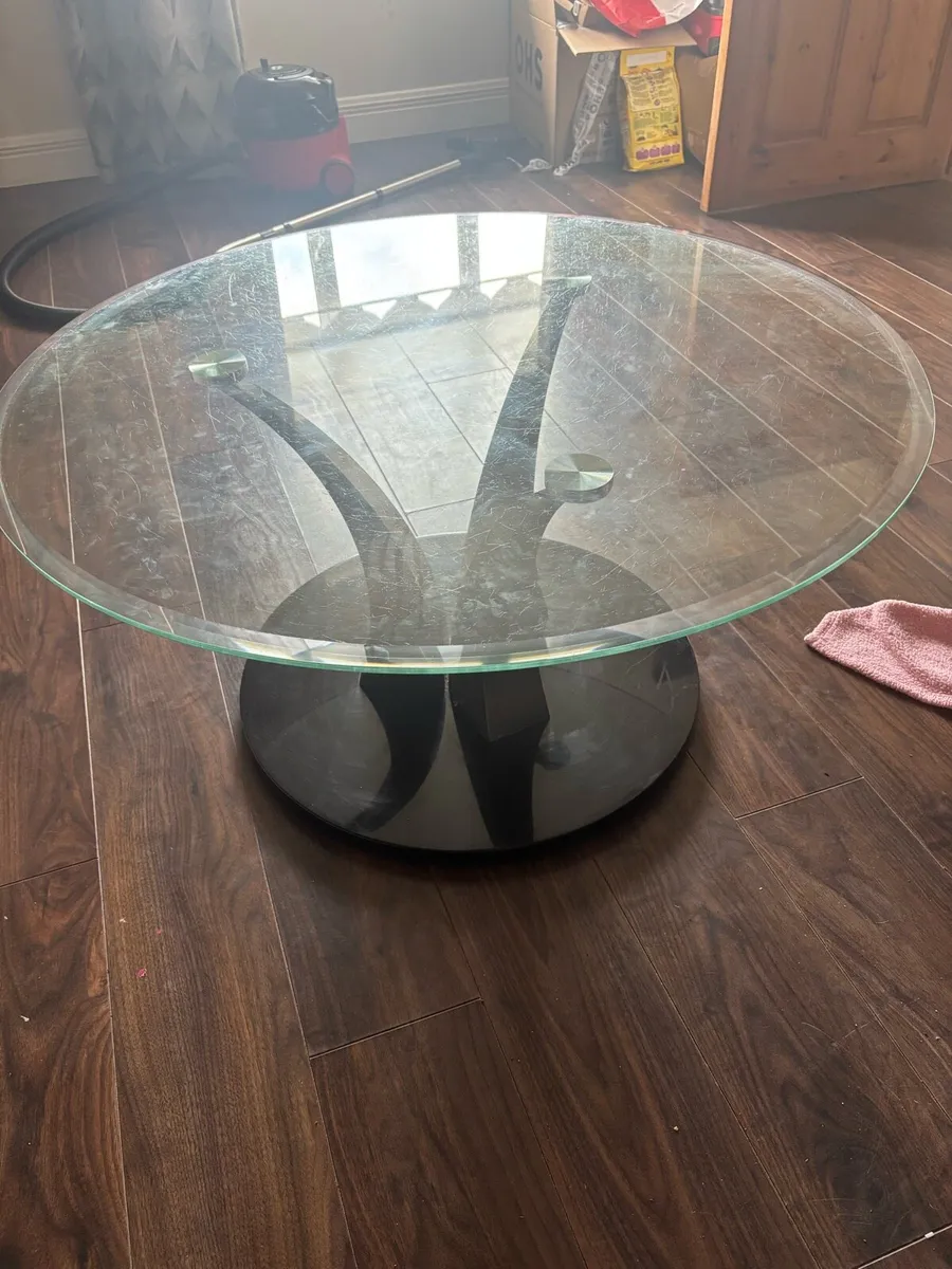 Class top coffee table - Image 3
