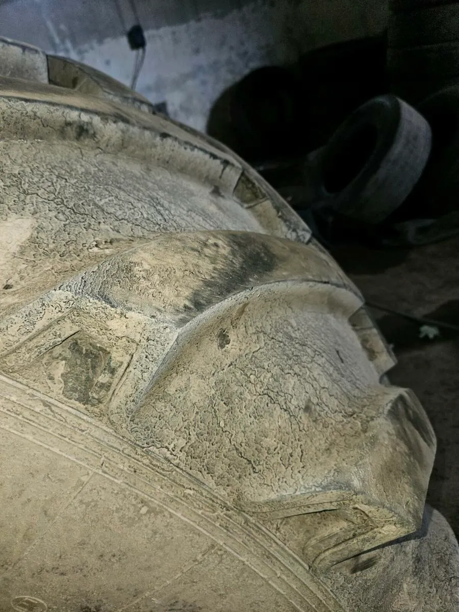Slurry tank tyre 28.1 26 - Image 3