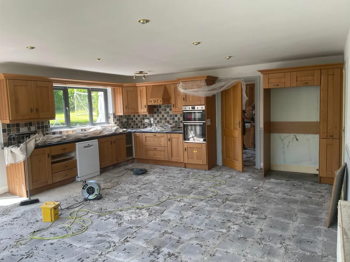 Kitchen and utility units - Image 3