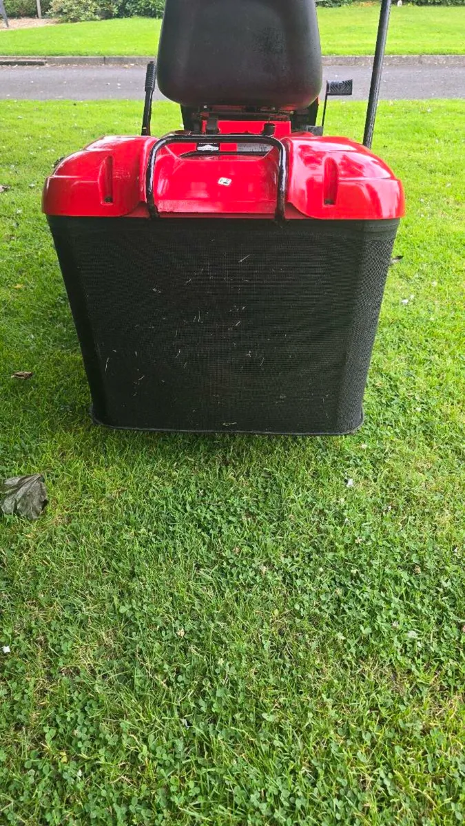 19.5hp Castelgarden twin cut plus - Image 4