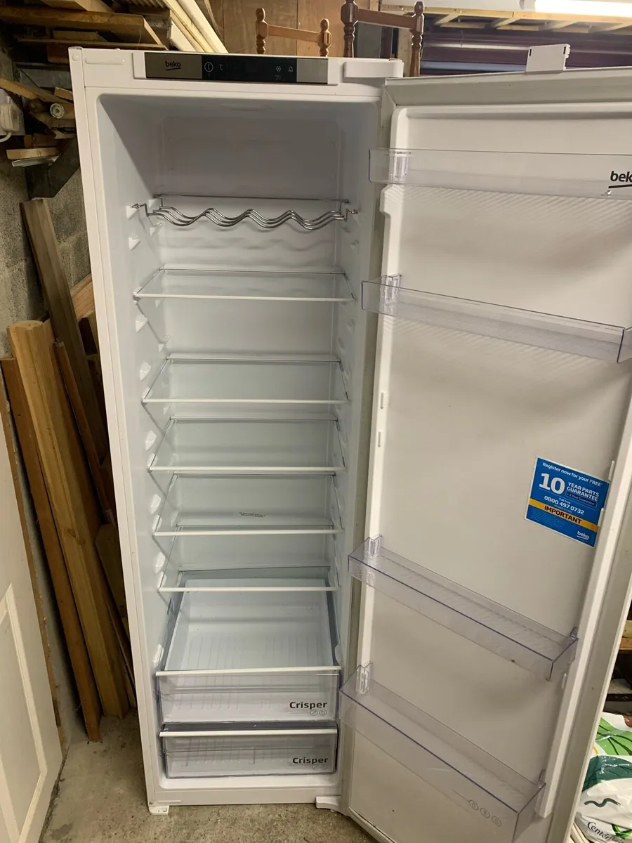 Integrated fridge - Image 2