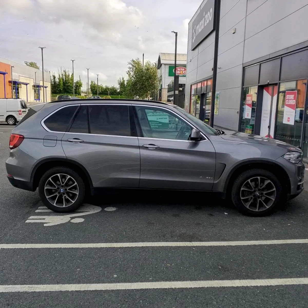 BMW X5  SUV Grey - Image 4
