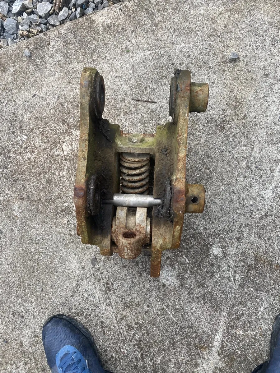 Tb230 whites semi automatic quick hitch - Image 1