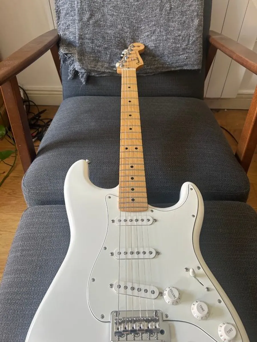 Price drop! Fender Player Stratocaster MIM Olympic White - - Image 1