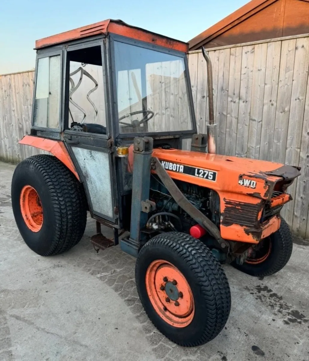Kubota L275 Tractor 4x4 tractor - Image 1