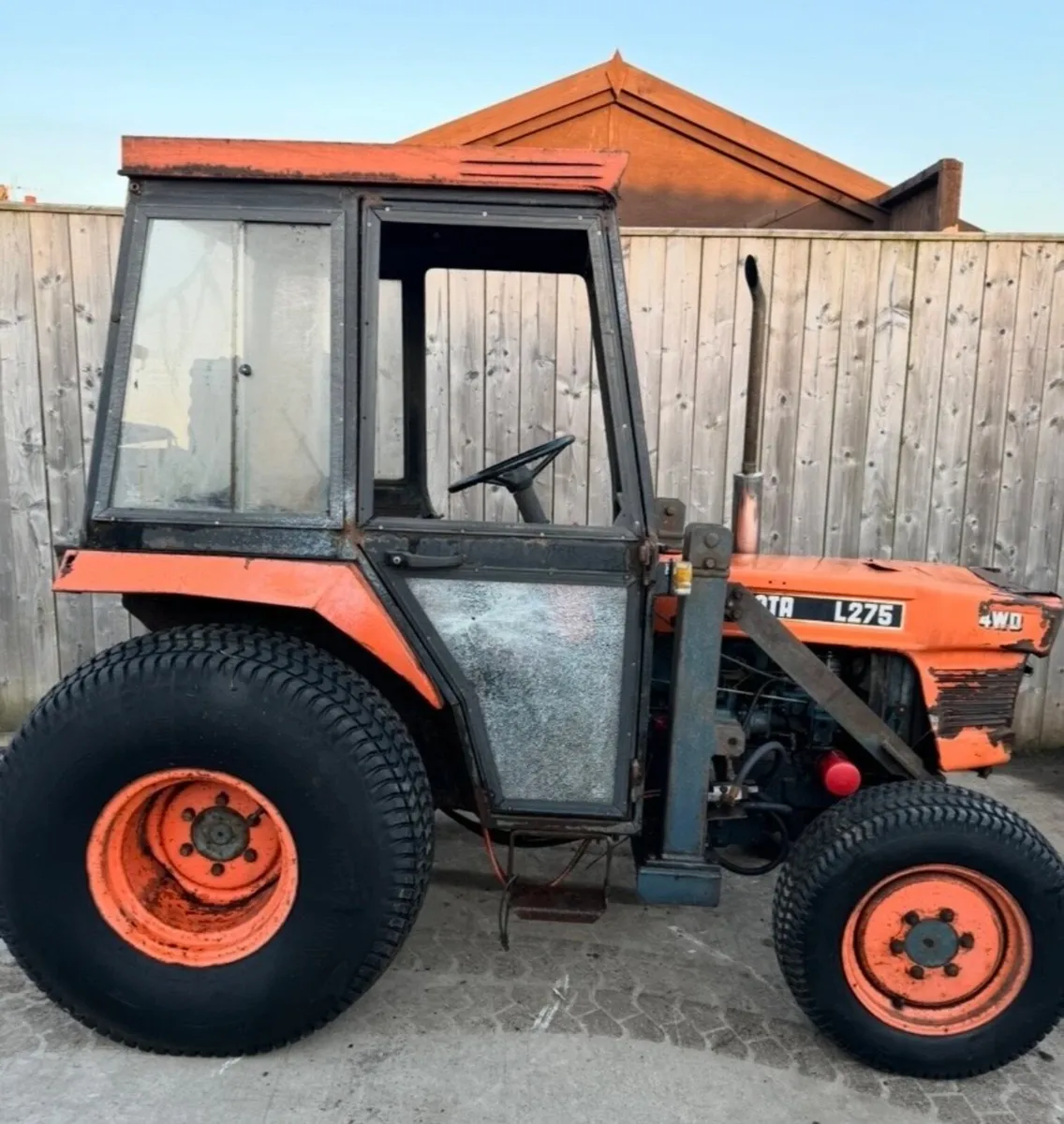 Kubota L275 Tractor 4x4 tractor - Image 2