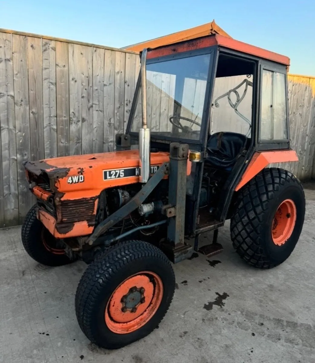 Kubota L275 Tractor 4x4 tractor - Image 4