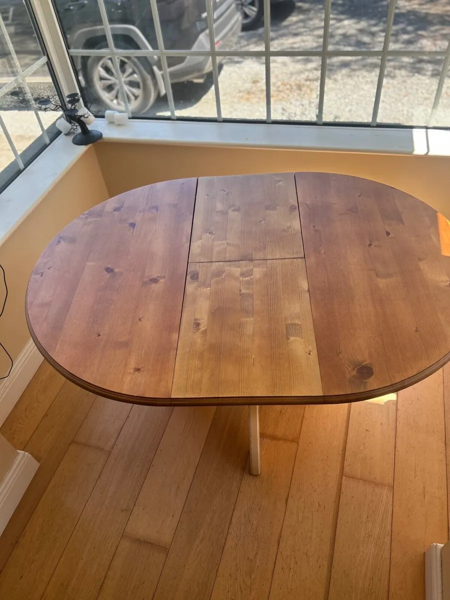Beautiful Oak and Cream Strawbridge Round Extendin - Image 4