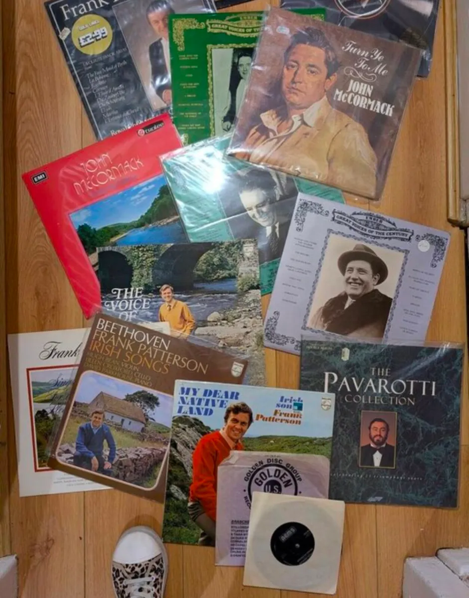 A selection of vinyl records - Image 4
