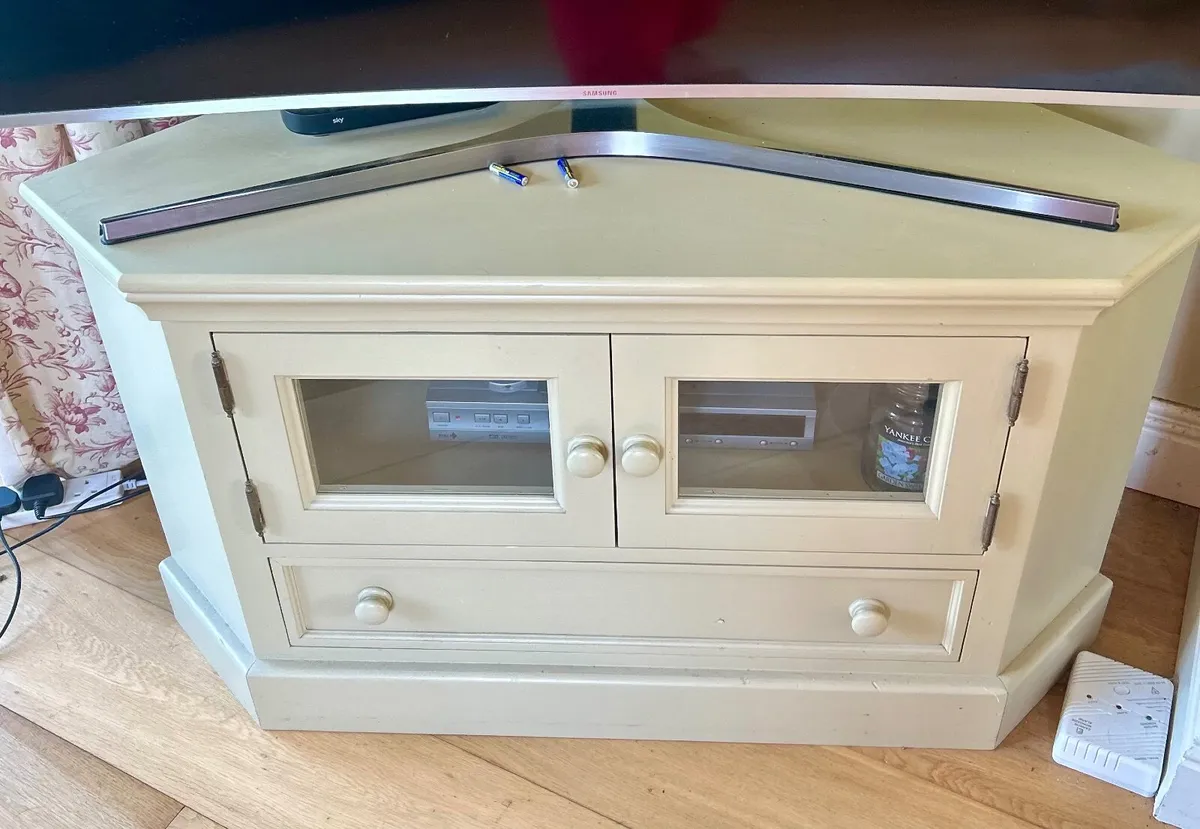 Beautiful Strawbridge Corner TV Cabinet - Image 1