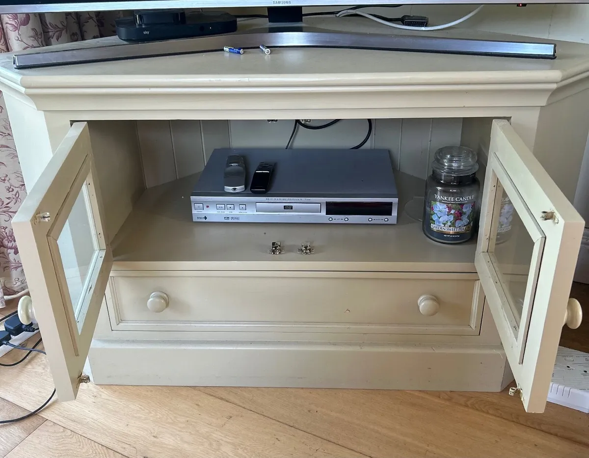 Beautiful Strawbridge Corner TV Cabinet - Image 2