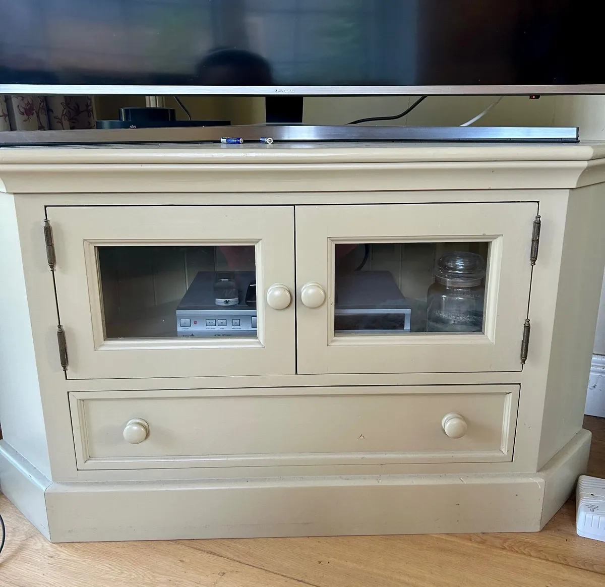 Beautiful Strawbridge Corner TV Cabinet - Image 3