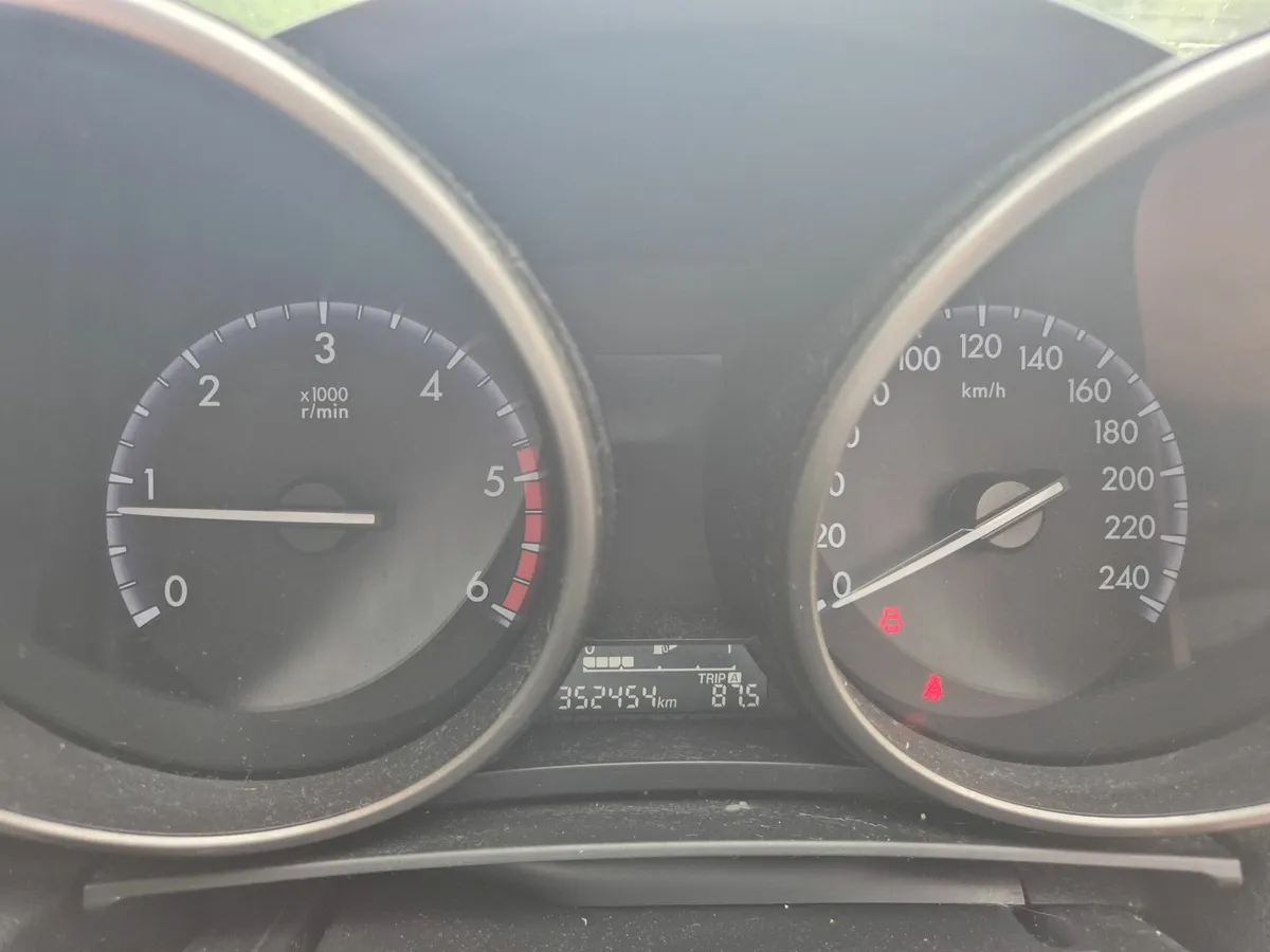 Mazda3 2013 1.6D Sport SE 115hp saloon - Image 4