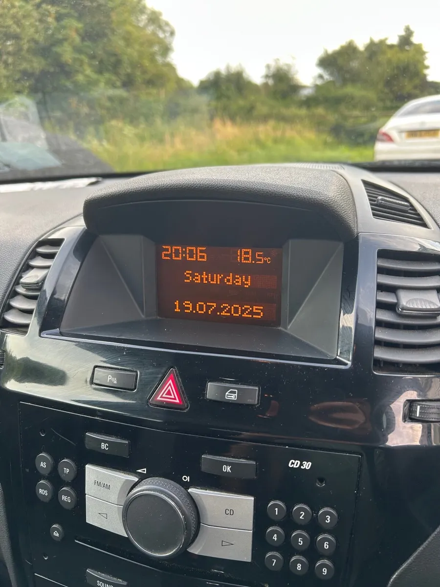 Vauxhall Zafira CDTI Exclusive Eco 2011 - Image 2