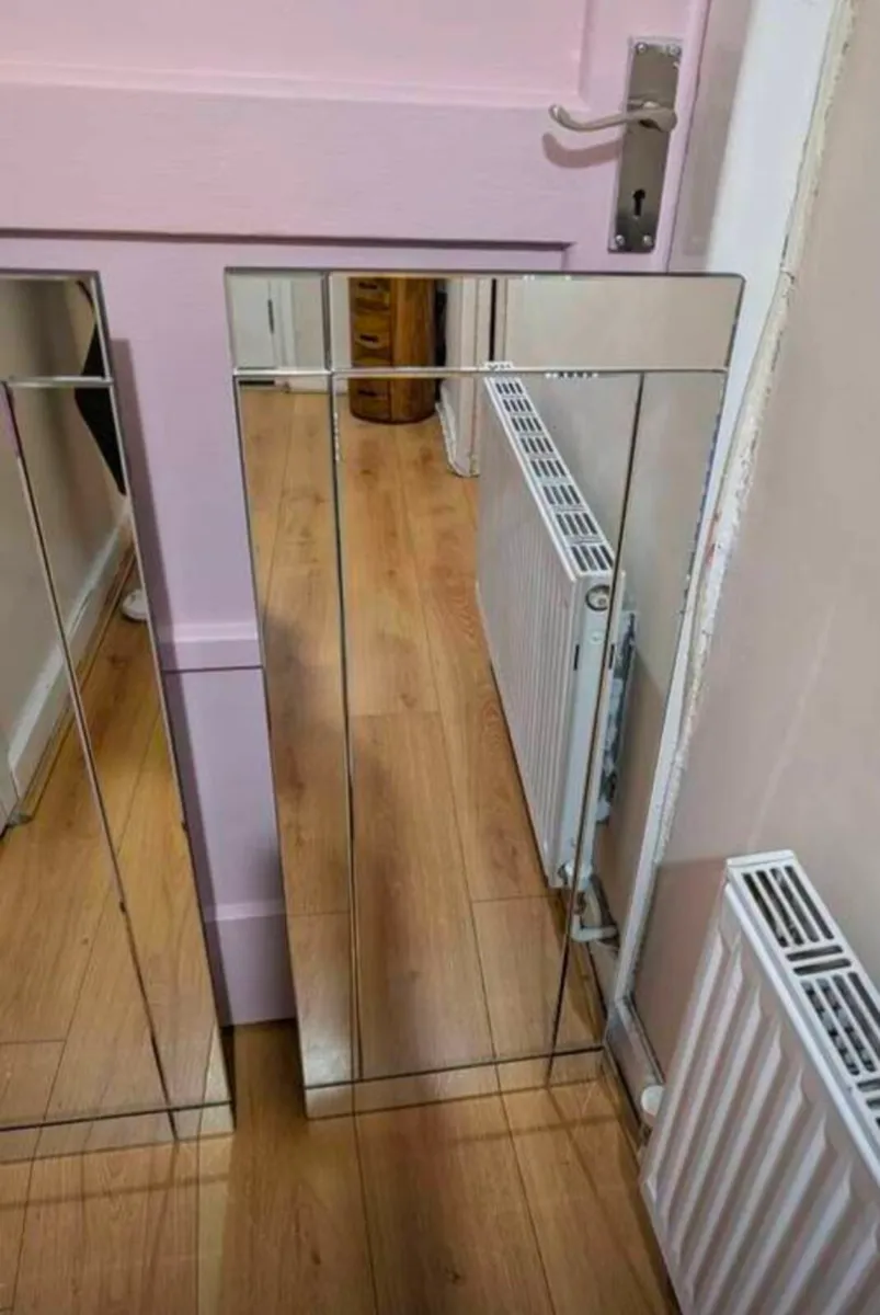 PAIR OF CONTEMPORARY WALL MIRRORS - Image 3