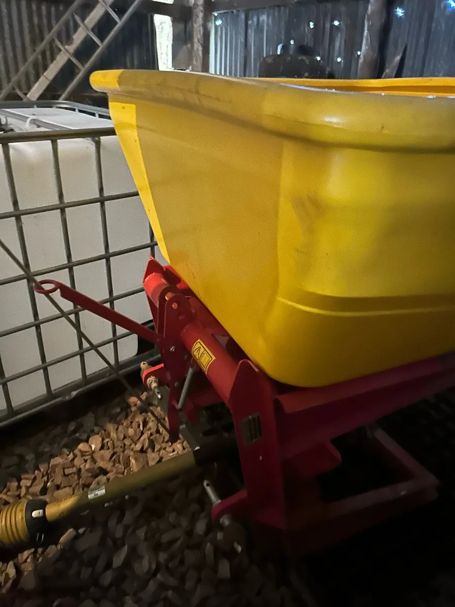 Teagle XT20 fertiliser sower - Image 2
