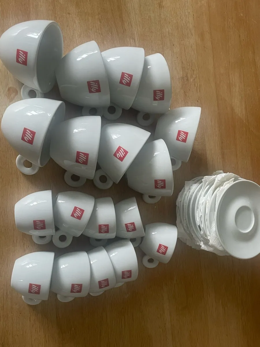 Illy Logo Espresso and Lungo cups and saucers - Image 1