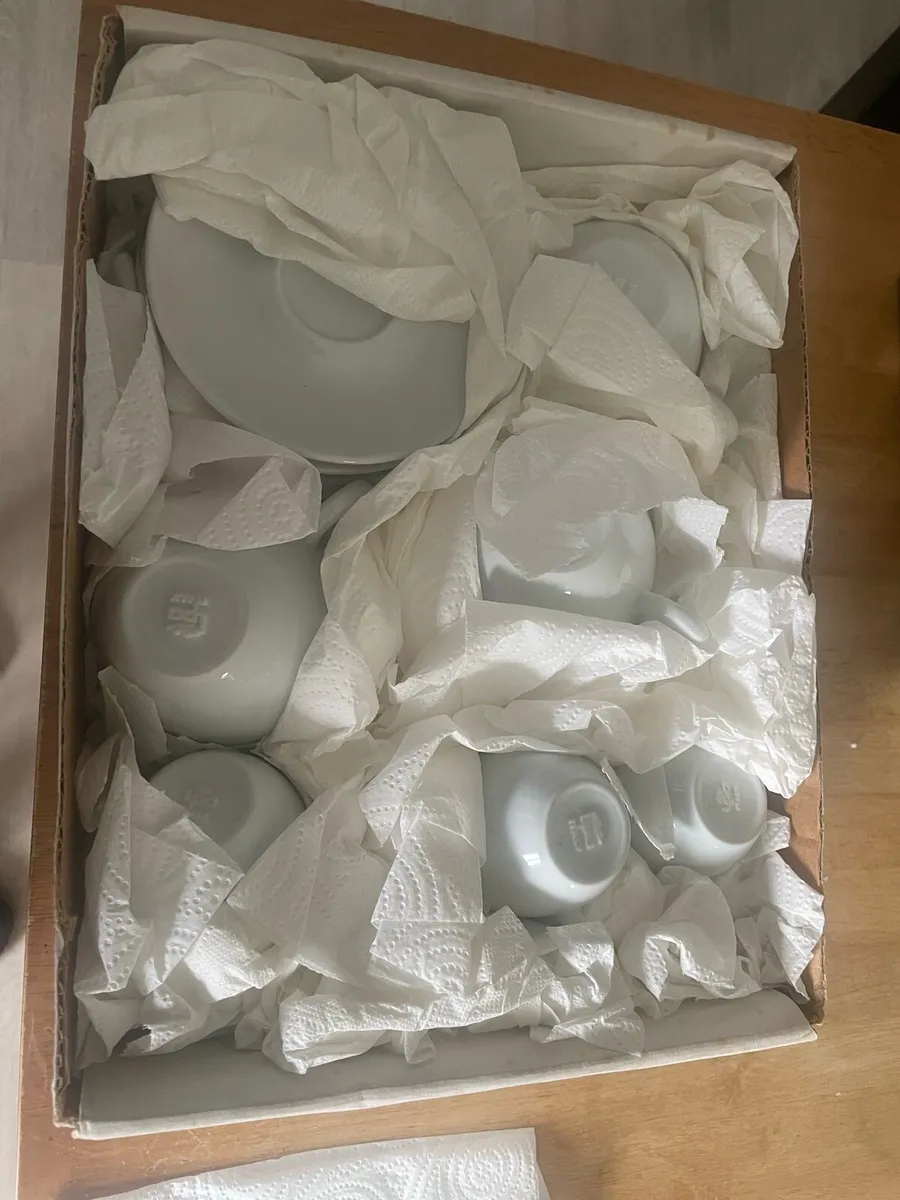 Illy Logo Espresso and Lungo cups and saucers - Image 3