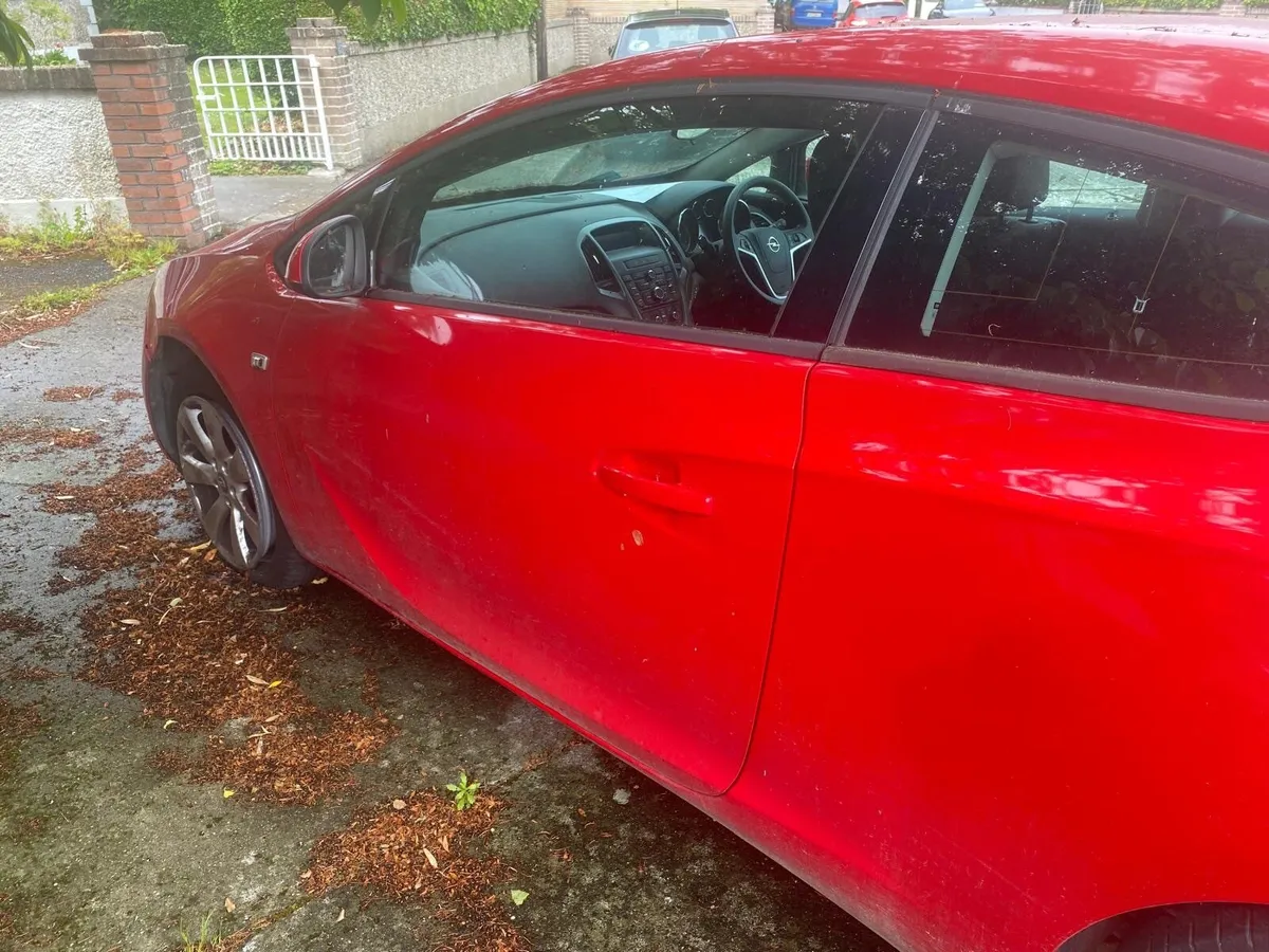 Opel Astra 2012 - Image 3