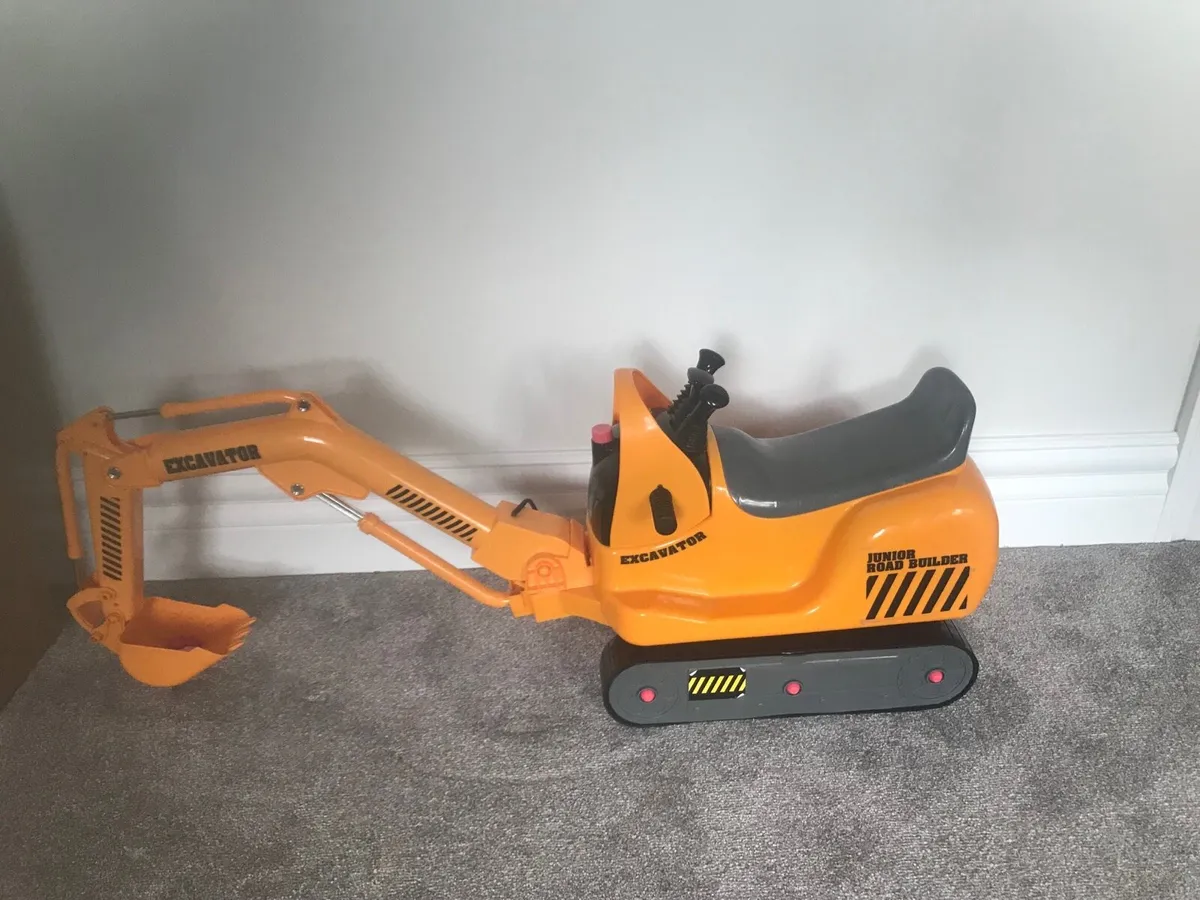 Excavator Ride On - Image 1