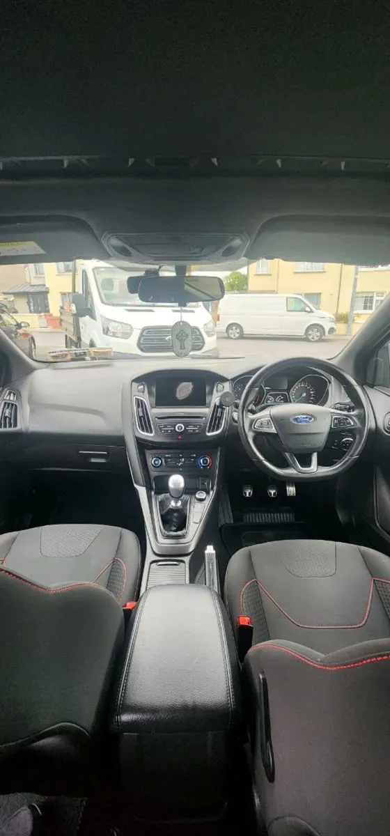 Ford focus ST-Line 2017 LOW MILEAGE - Image 4
