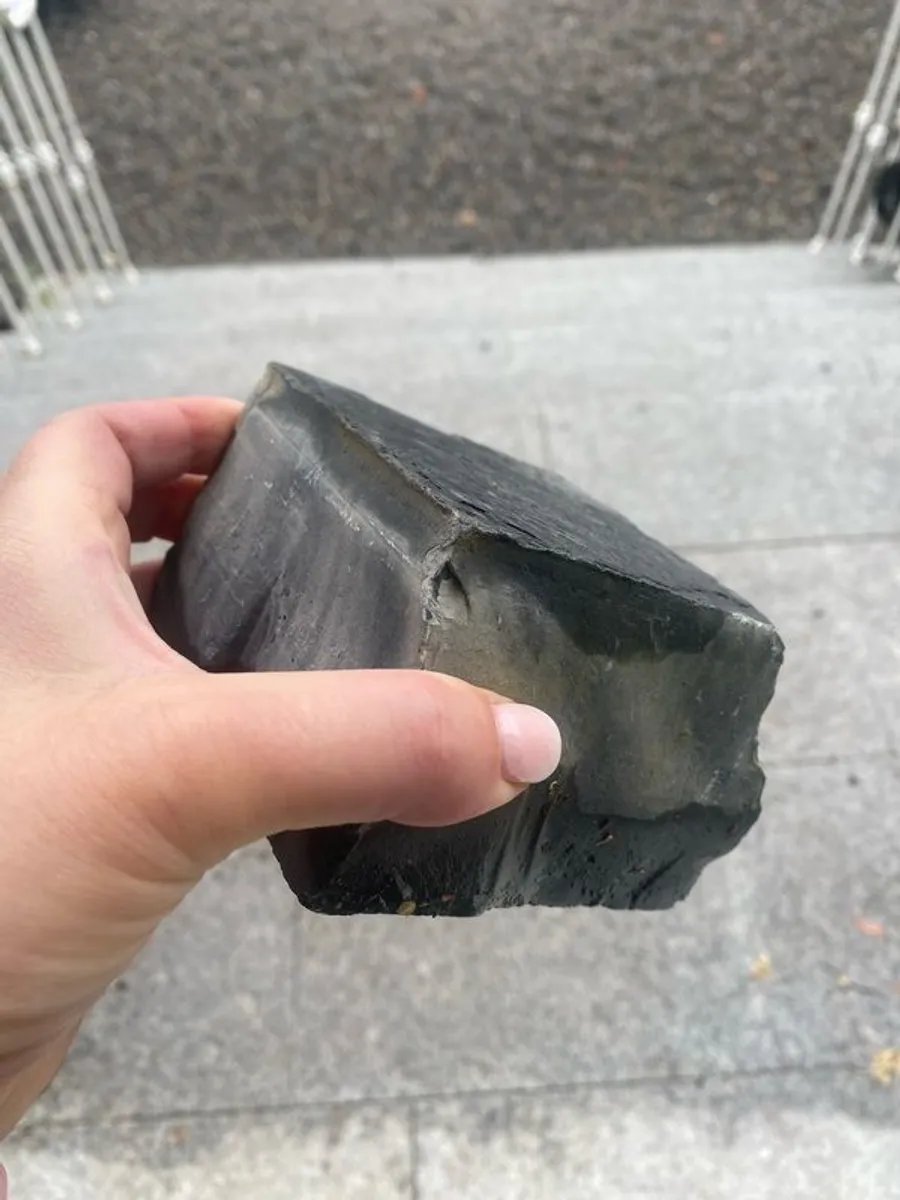 Black limestone cobbles - Image 2