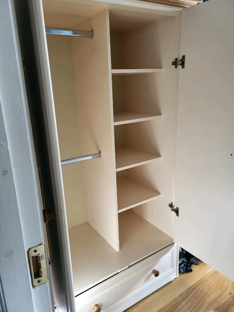 Solid wardrobe - Image 2