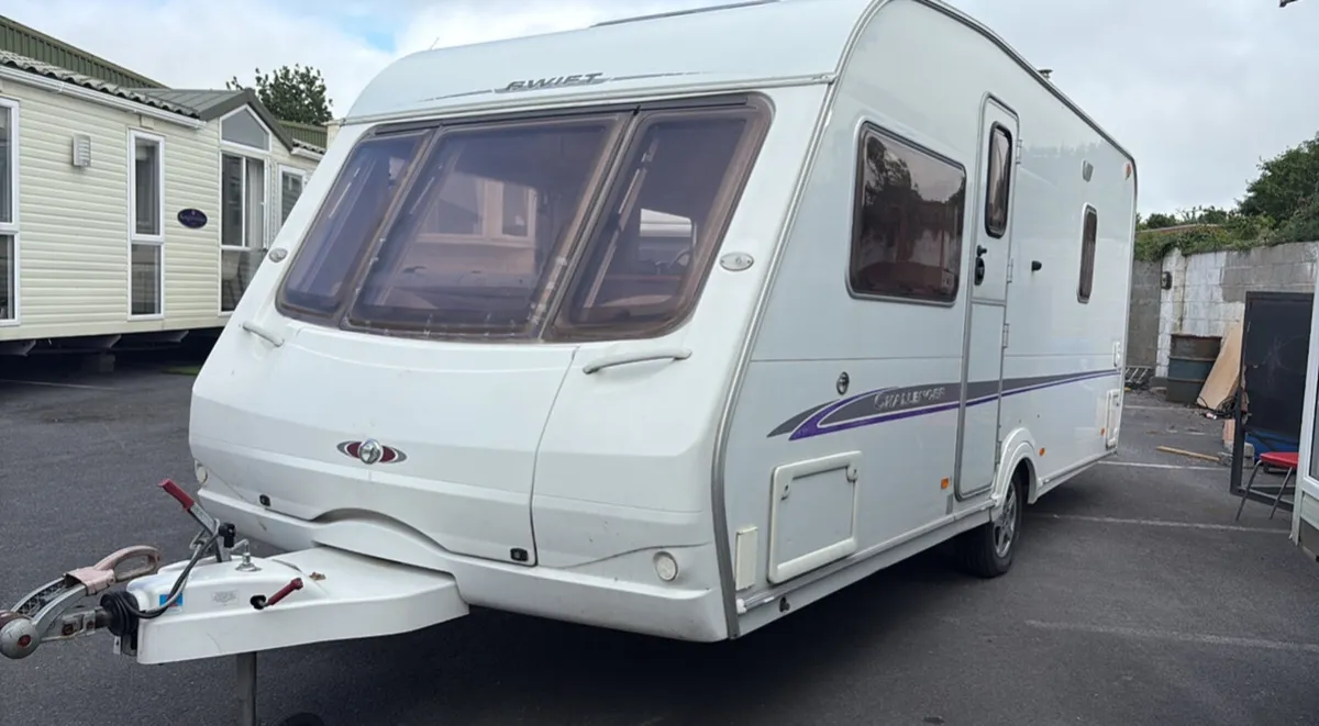 4 berth Caravan Fixed bed - Image 1