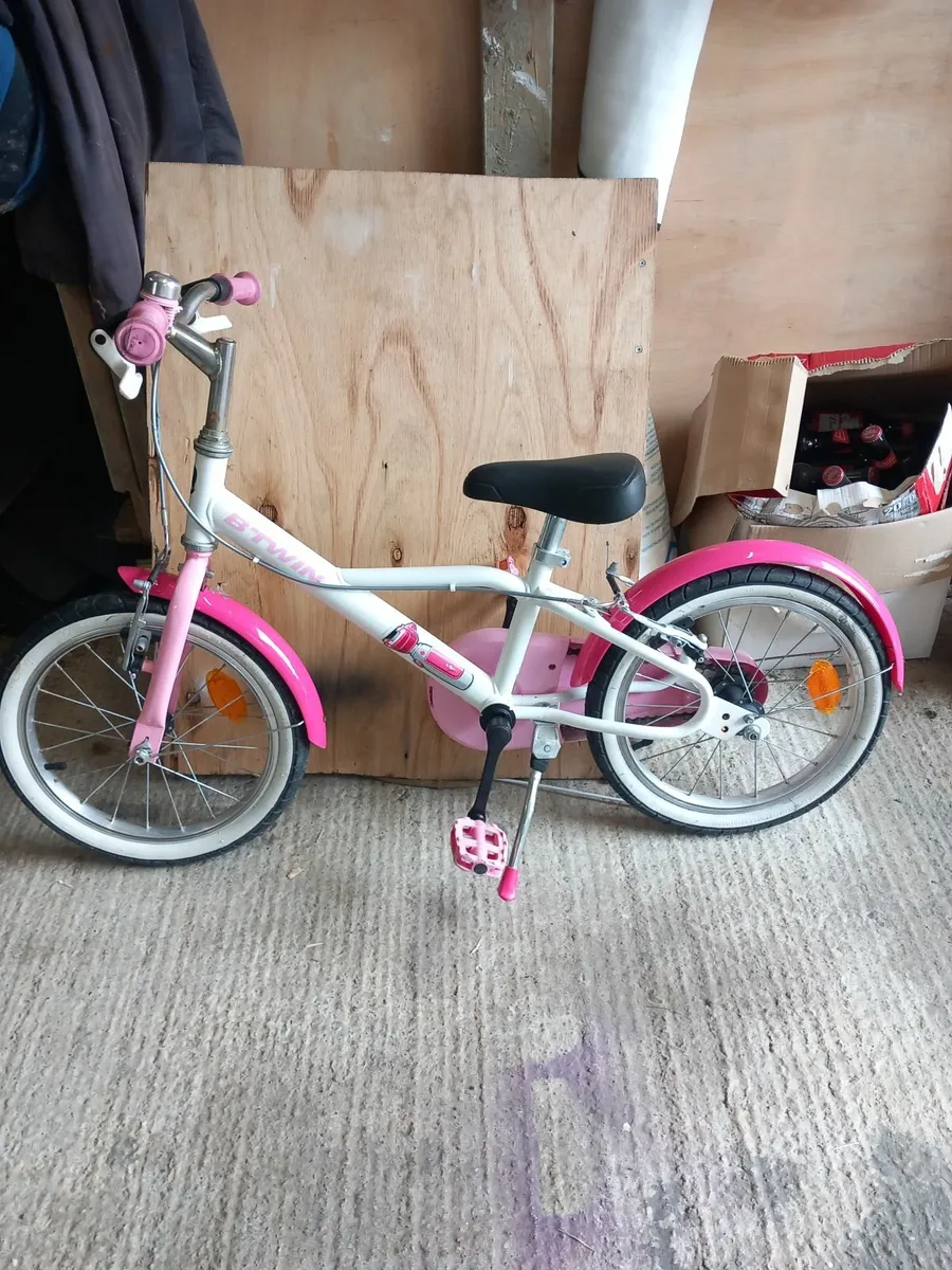 Girls bicycle - Image 1