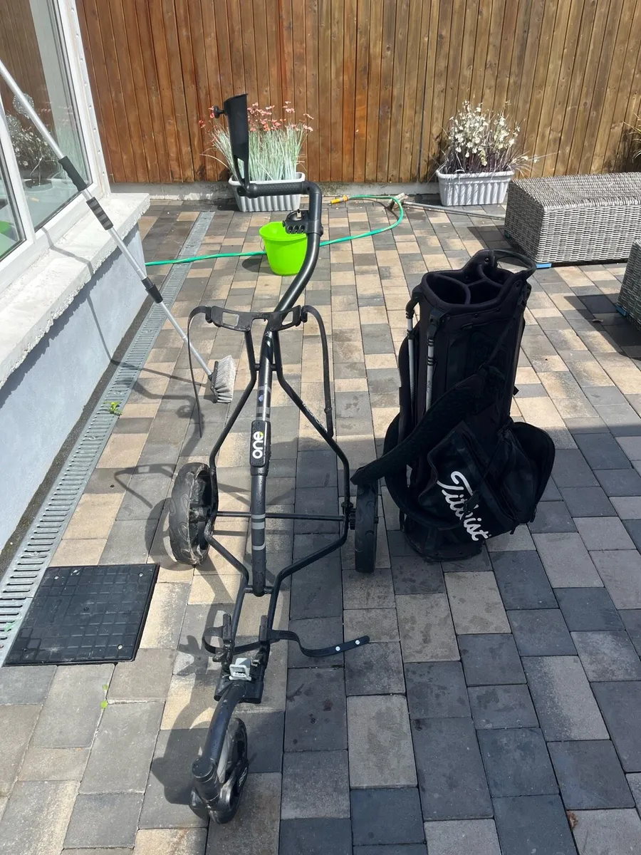 Lightweight golf trolley - Image 1