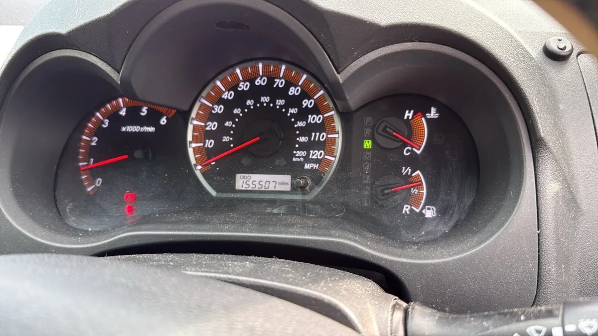 Toyota Hilux - Image 2