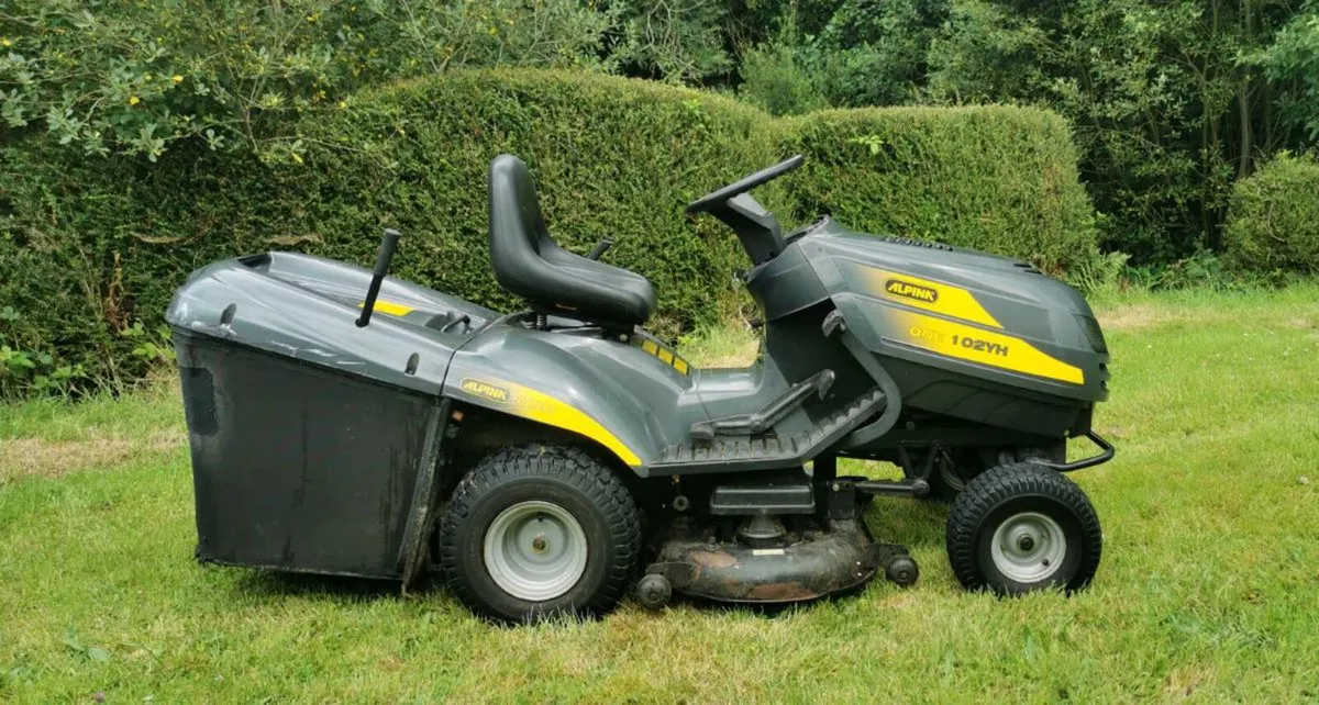 Alpina One 102YH Ride On Mower - Image 1