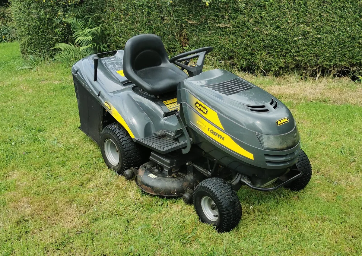 Alpina One 102YH Ride On Mower - Image 2