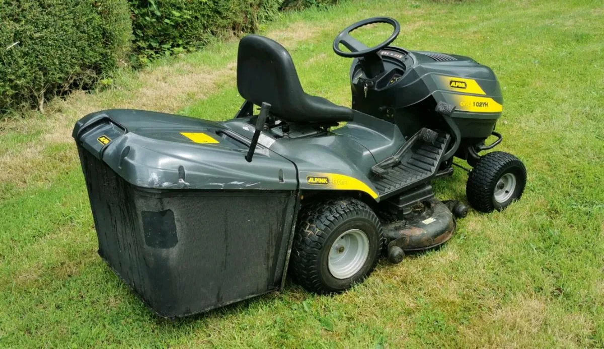 Alpina One 102YH Ride On Mower - Image 3