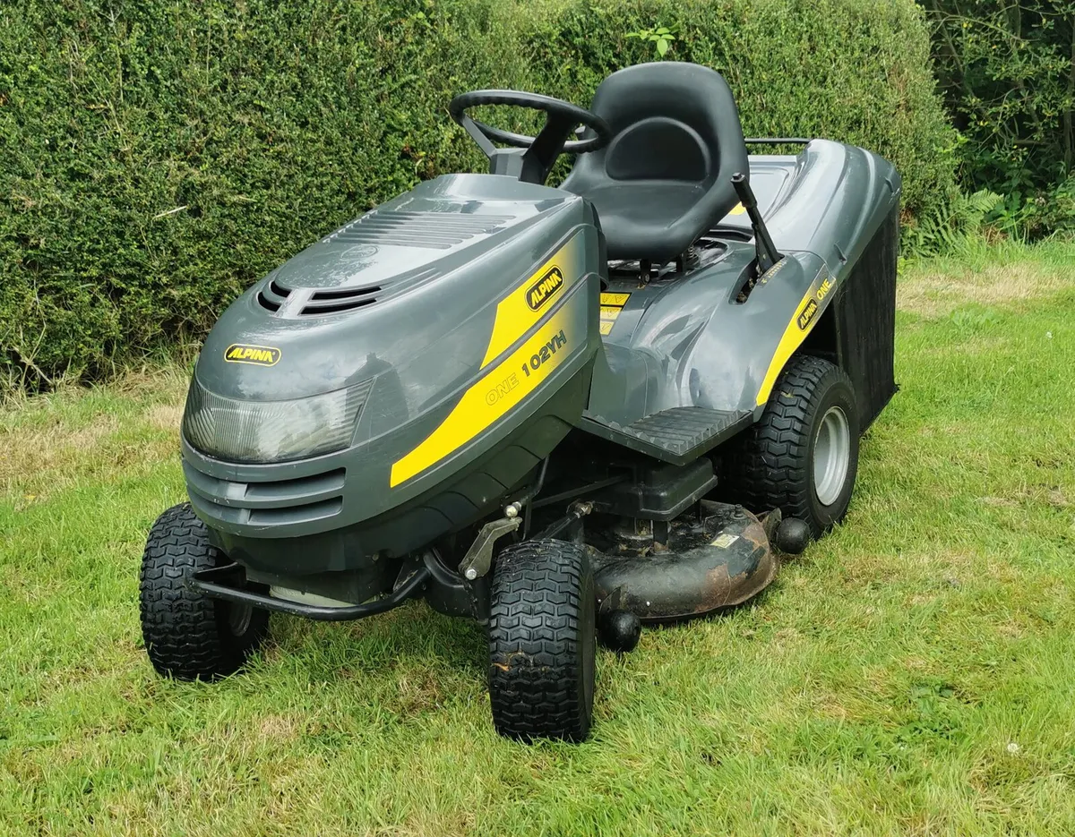 Alpina One 102YH Ride On Mower - Image 4