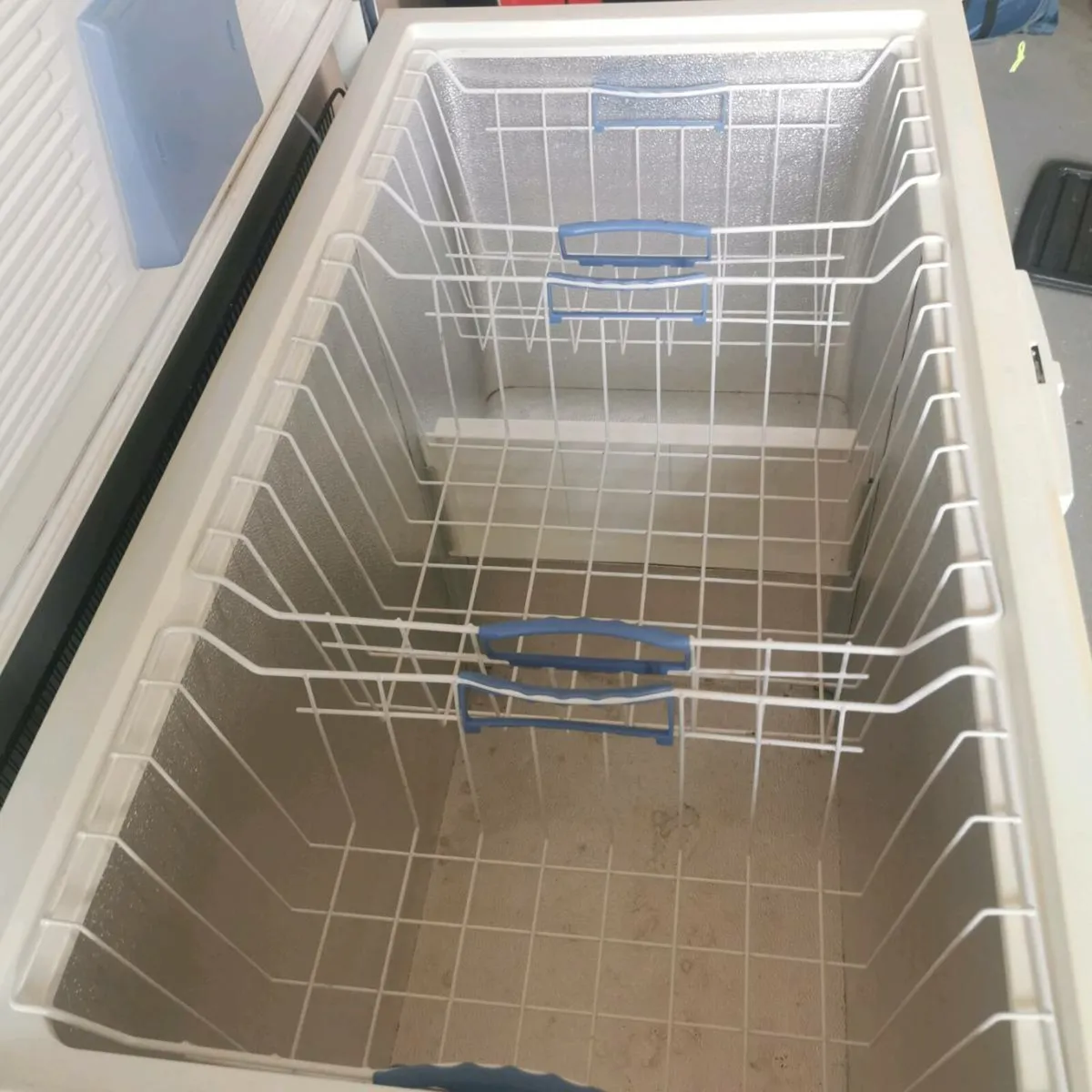 WHIRLPOOL CHEST FREEZER - Image 3