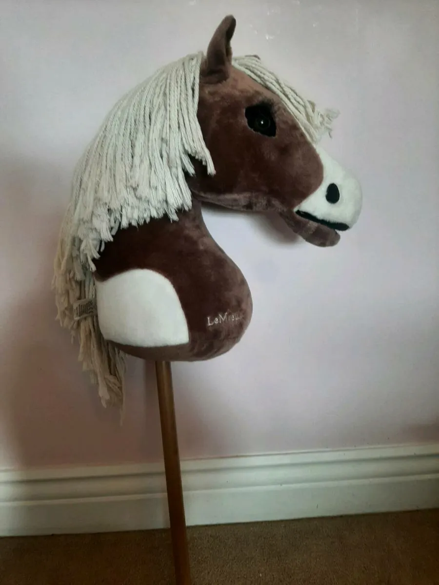 Hobby horse - Image 1