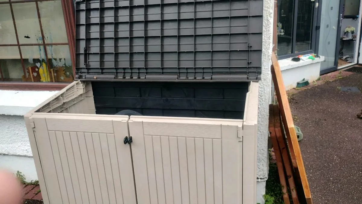 Outdoor storage Keter + free car seats - Image 2