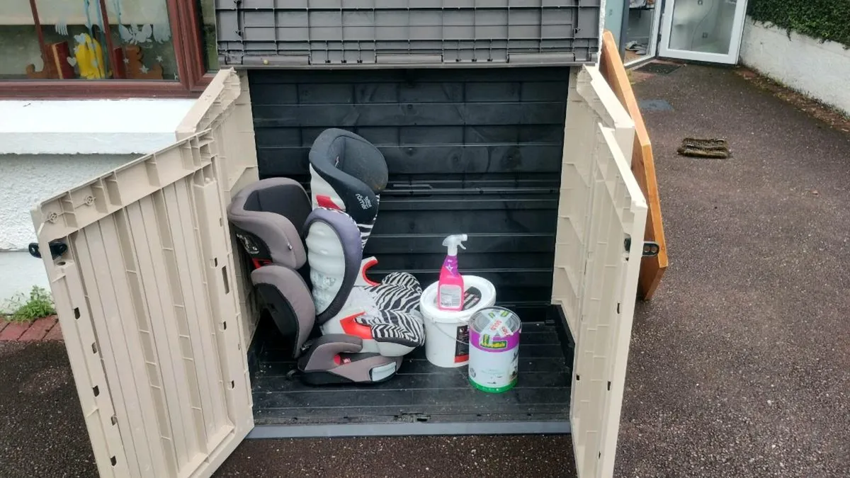 Outdoor storage Keter + free car seats - Image 3