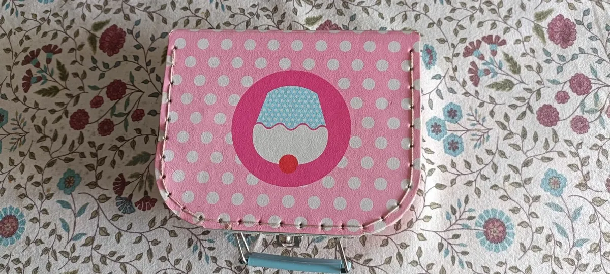 Our Generation travel case, puppy and tea set - Image 3