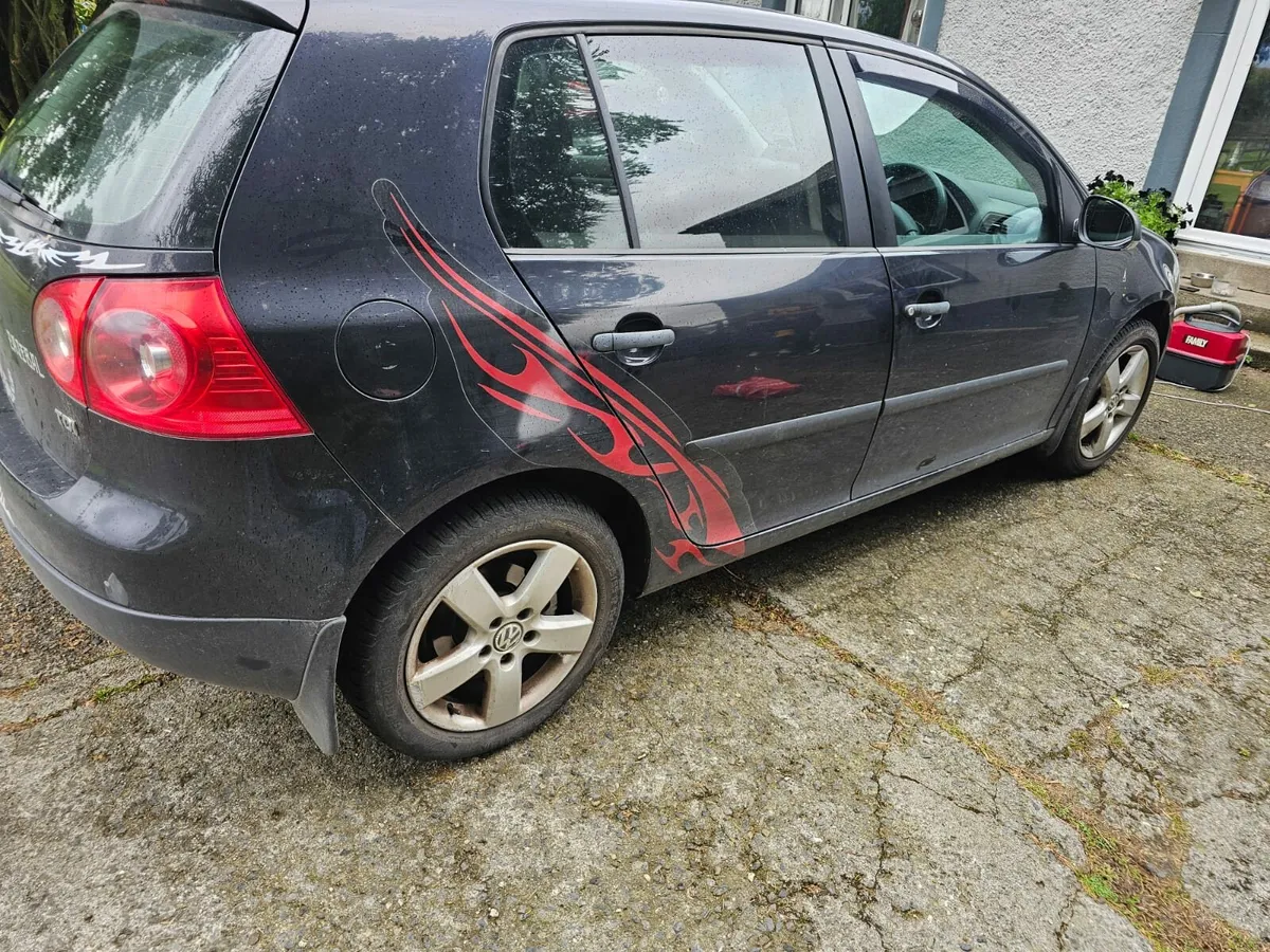 2009 Volkswagen Golf - Image 2