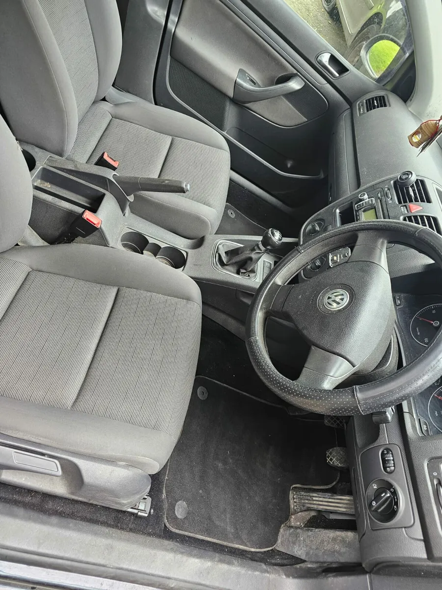 2009 Volkswagen Golf - Image 4