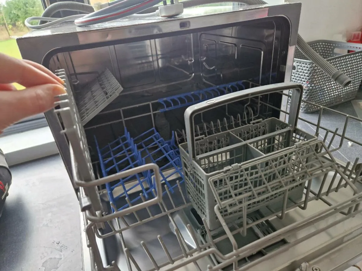 Dishwasher - Image 2