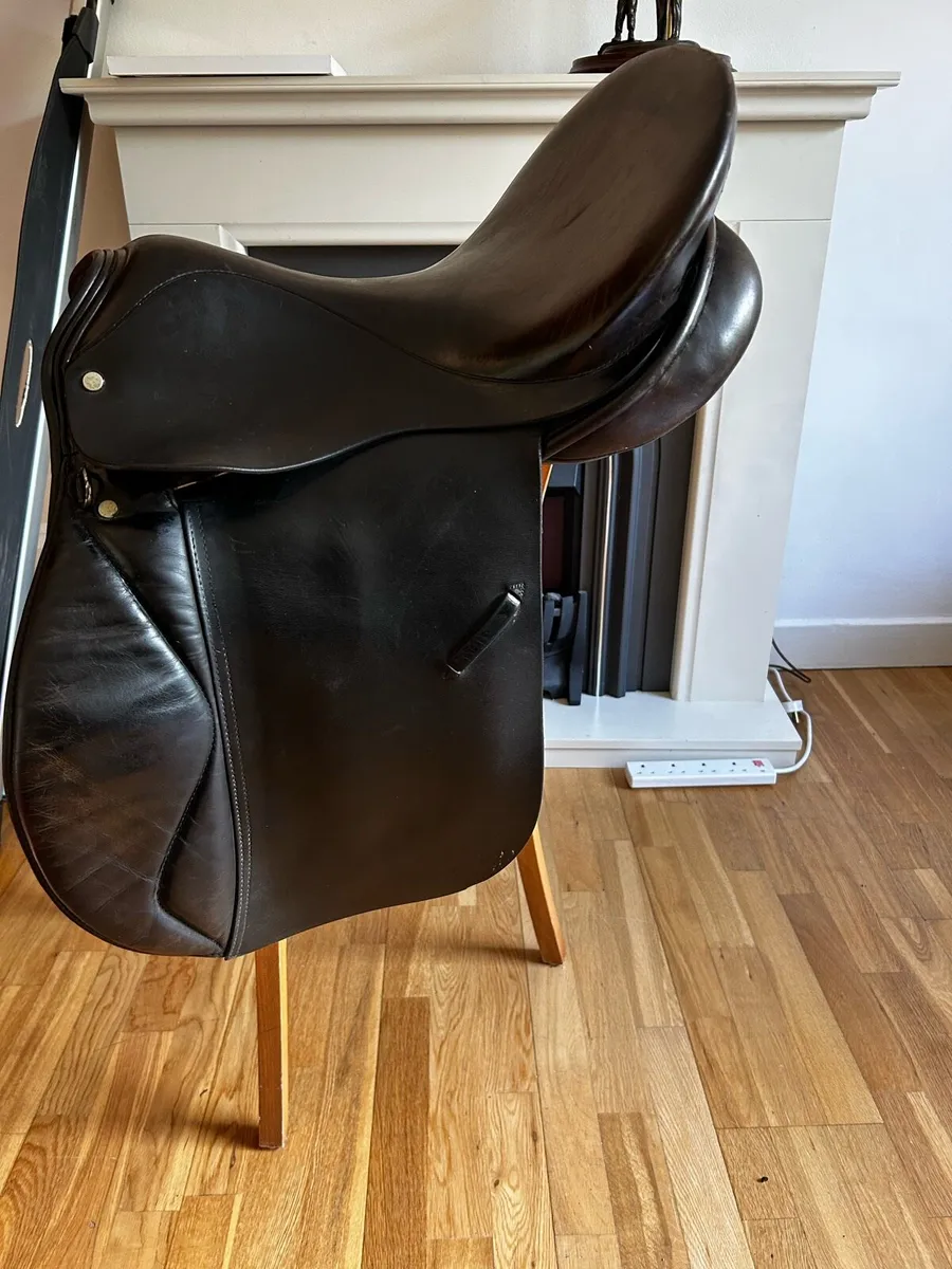 Black leather wide saddle - Image 1