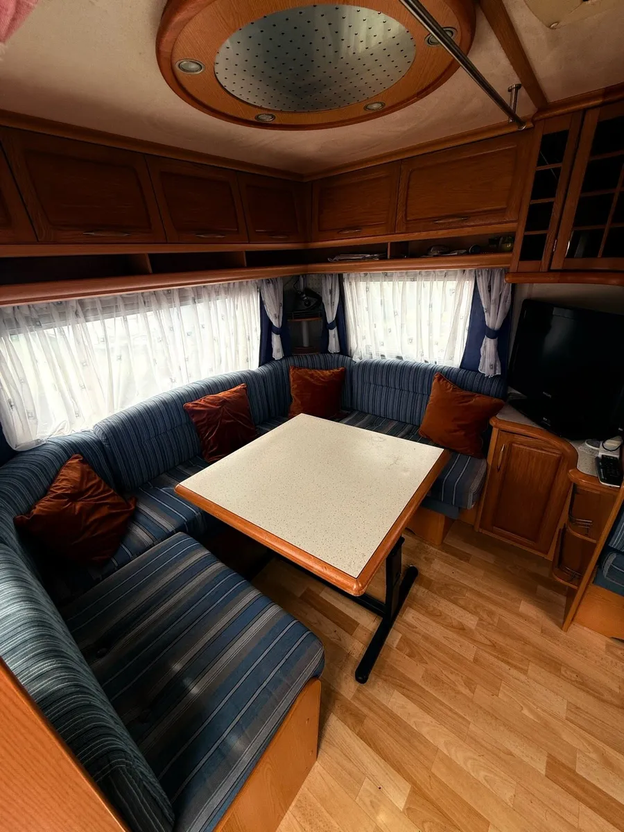 Large family hobby caravan - Image 4