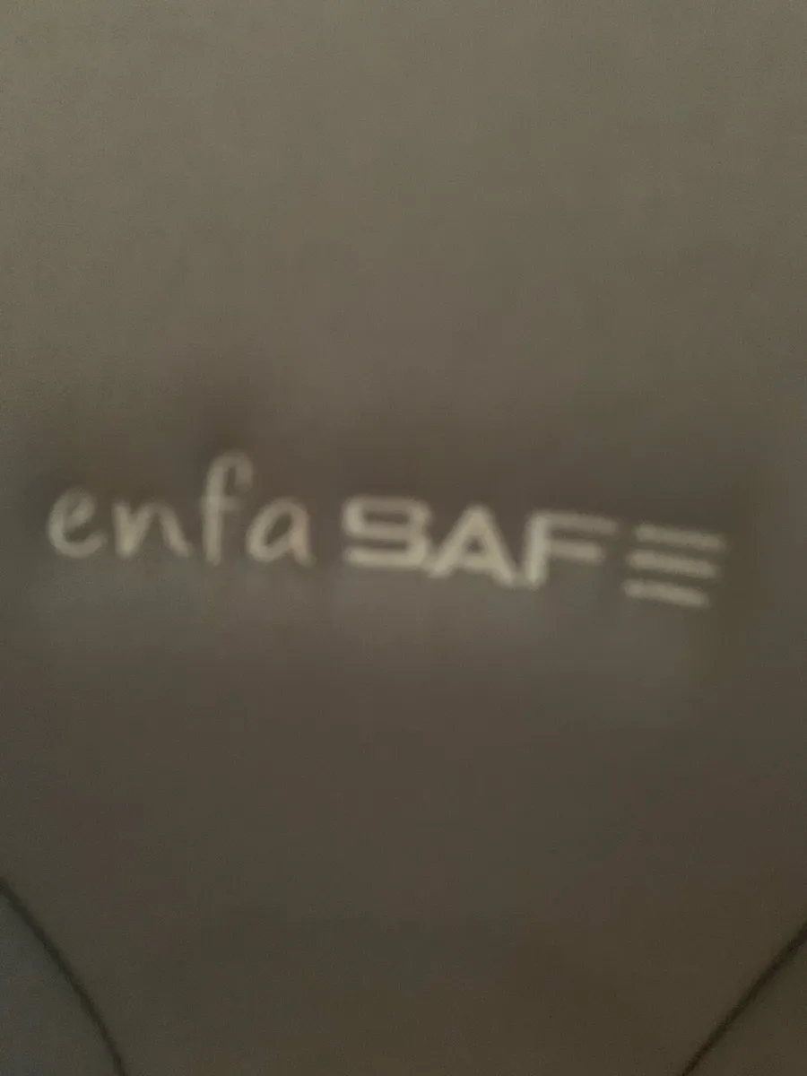 Car seat 360degree rotation in excellent condition - Image 3
