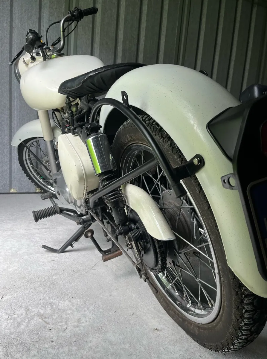 1975 Royal Enfield – Classic & Road Ready - Image 4