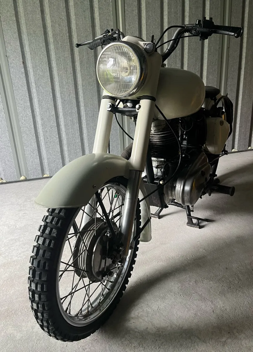 1975 Royal Enfield – Classic & Road Ready - Image 1